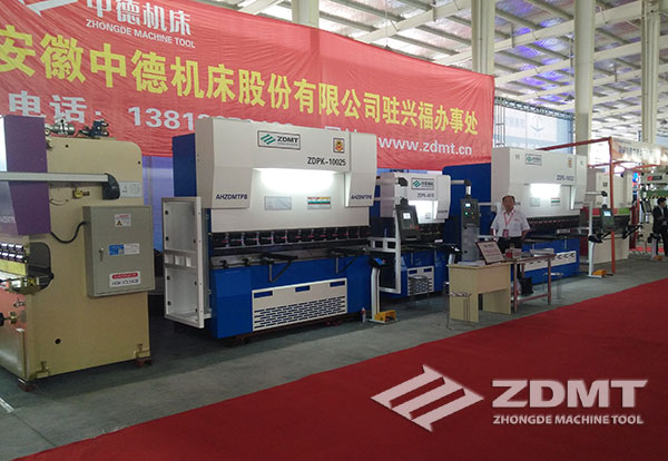 中德折彎?rùn)C(jī)剪板機(jī)亮相2016第四屆中國(guó)廚都酒店用品展覽會(huì)3 中德折彎?rùn)C(jī)剪板機(jī)亮相2016第四屆中國(guó)廚都酒店用品展覽會(huì)3